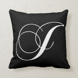 Almohada con monograma del diseñador blanco negro