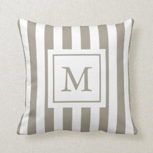 Almohada con monograma rayada