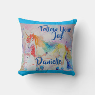 Almohada con nombre de niño/a acuarela unicornio a