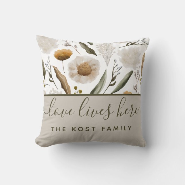 Almohada con nombre Love Lives Here (Anverso)