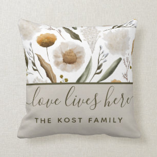 Almohada con nombre Love Lives Here