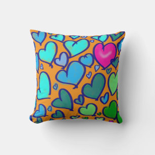 Almohada con nombre personalizado y corazones colo