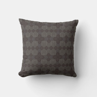 Almohada con patrón de diamantes oscuros