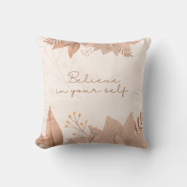 Almohada con patrón floral colorido