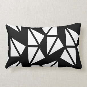 Almohada con patrón geométrico abstracto negro y b