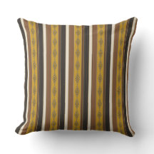 Almohada con patrón geométrico cálido al amanecer