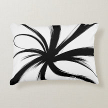 Almohada con ráfaga de pinceladas negras abstracta