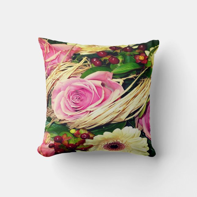 Almohada con rosas, margaritas y bayas (Anverso)