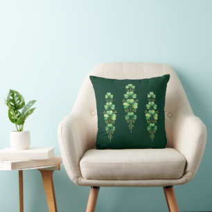 Almohada con tallos de trébol verticales