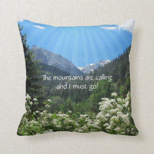 Almohada con vistas a la montaña Rosa salvaje