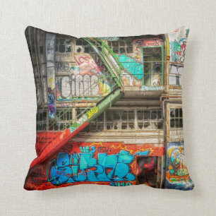 Almohada constructiva abandonada arte de la calle