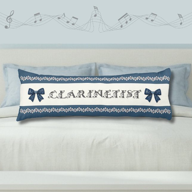 Almohada corporal de clarinete azul lindo para dec (Cute indigo blue floral body pillow for clarinetists. )