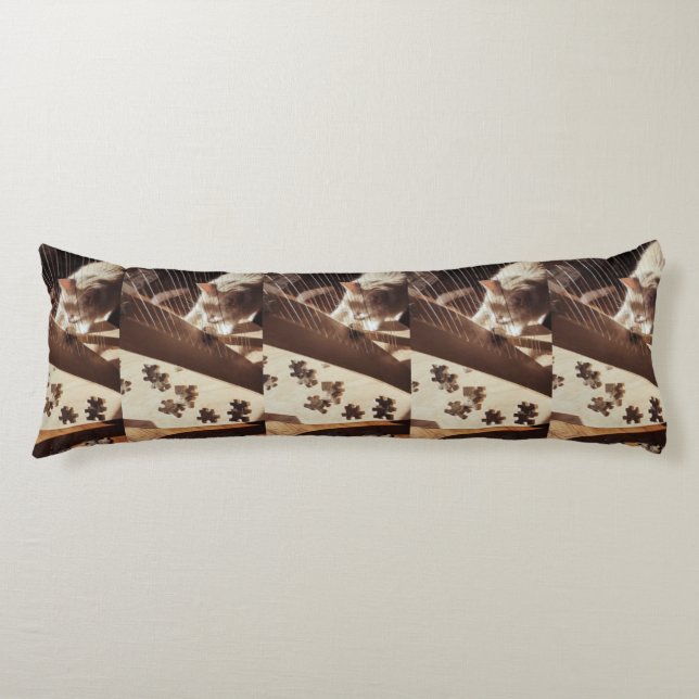 Almohada corporal Sunlit Strings — Gato y Arpa Ser (Anverso)