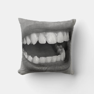 Almohada cuadrada de boca grande