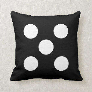 Almohada cuadrada de los puntos negros y blancos