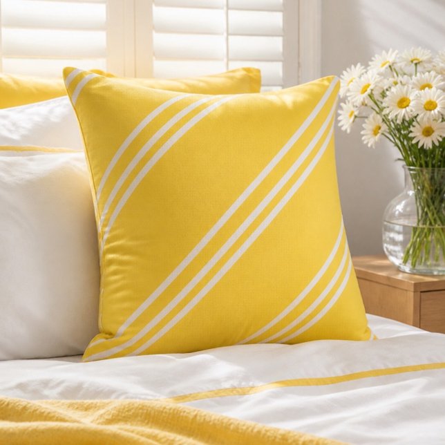 Almohada cuadrada de rayas amarillas y blancas (Subido por el creador)