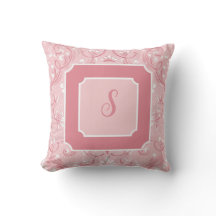 Almohada cuadrada rosa personalizada con inicial