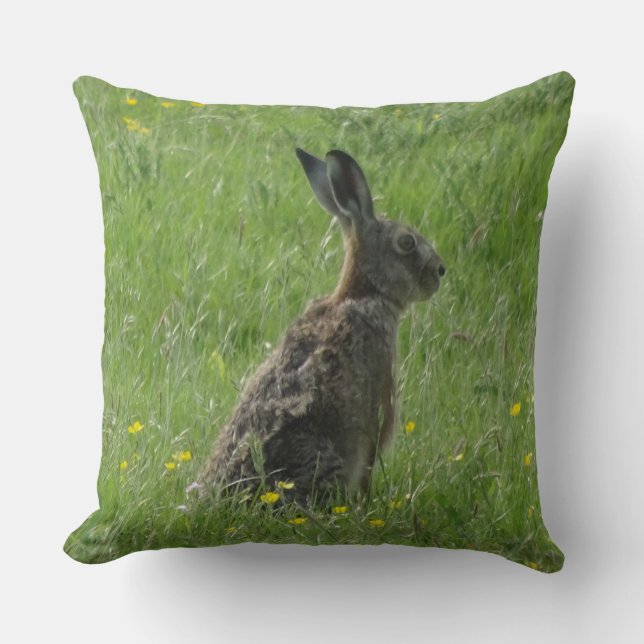 Almohada Cute Hare en hierba (Anverso)