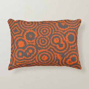 almohada de acento abstracto gris y naranja
