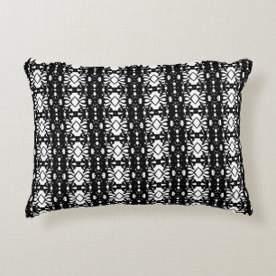 Almohada de acento con patrón geométrico en blanco