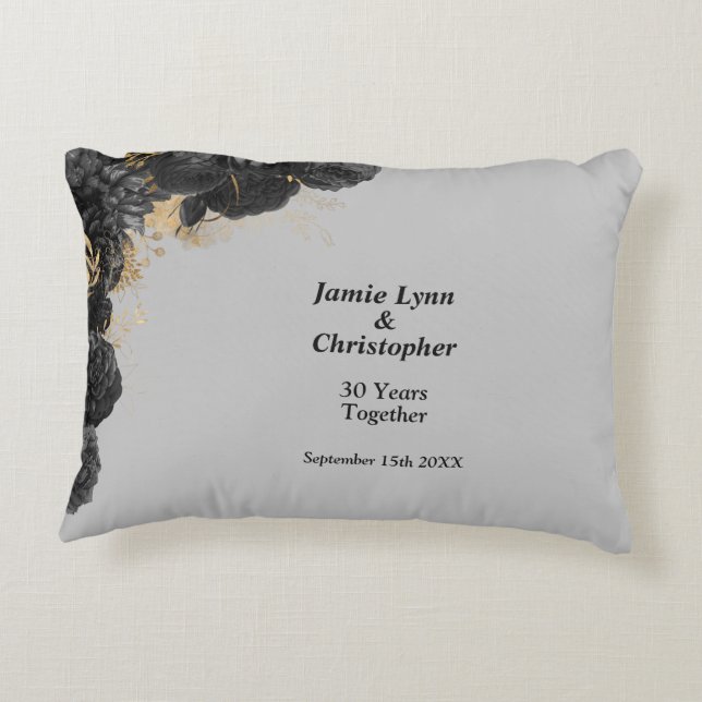 Almohada de acento de aniversario de boda floral n (Reverso)