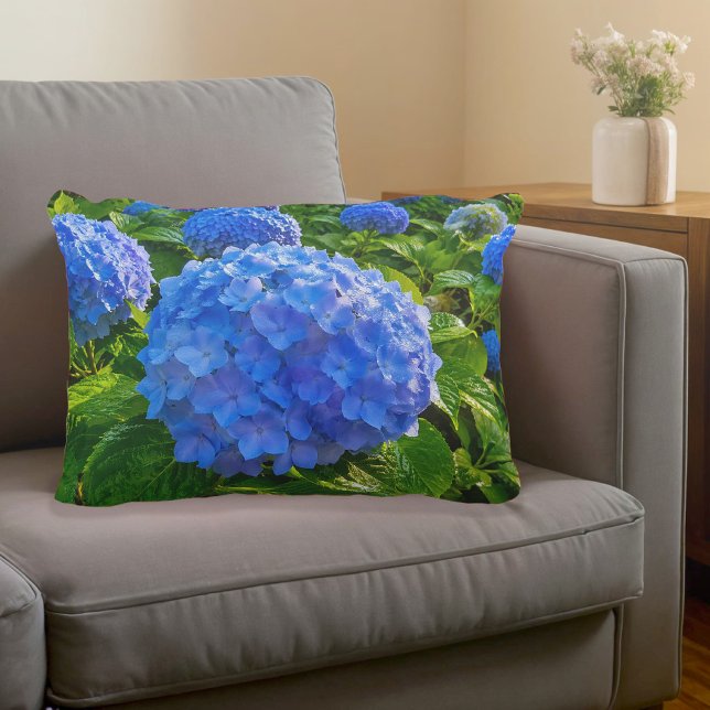 Almohada de acento de Hortensias Azules (Accent pillow with blue hydrangeas)