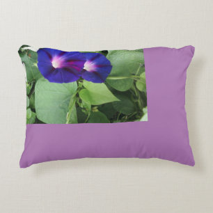 Almohada de acento floral púrpura