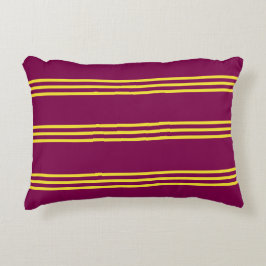 Almohada de acento roja y amarilla