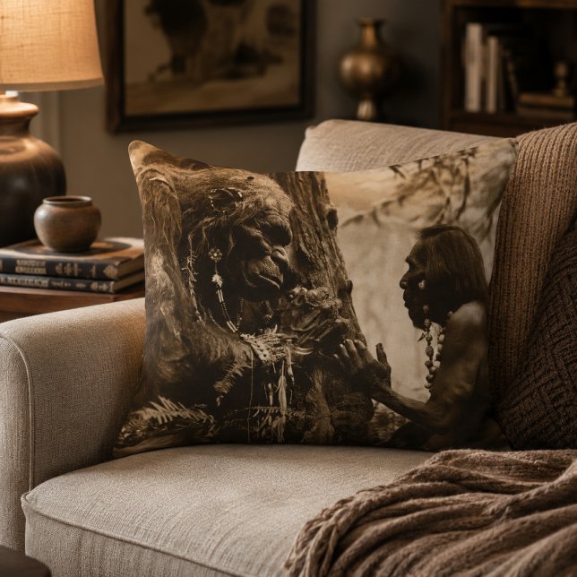 Almohada de acento Sasquatch Elder 16x12 (Sasquatch/Bigfoot Shaman Wall Art | Vintage Cryptid Folklore Print)
