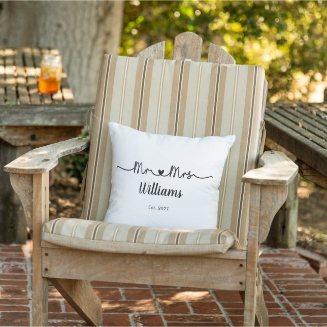 Almohada de aniversario de boda para Sr. y Sra. (Silla)