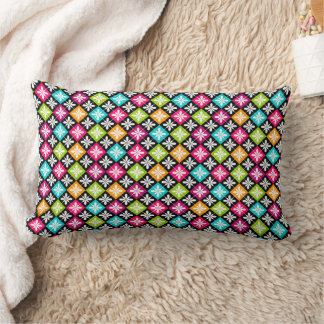 Almohada de arglos coloridos y motivos florales