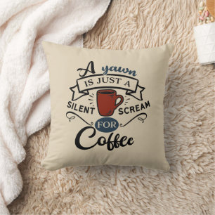 Almohada de arte con la frase Grita por café
