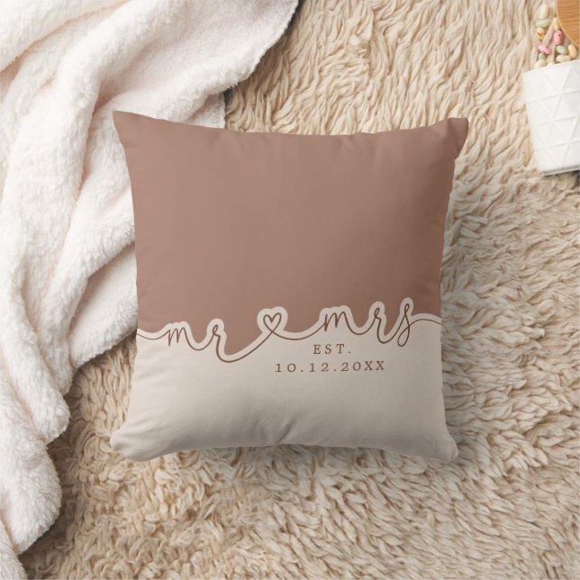 Almohada de boda beige script Mr Mrs Heart (Manta)