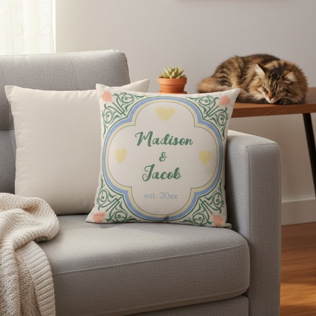 Almohada de Boda Decorativa Nostálgica con Nombres (Beautiful personalized wedding pillow with couple's names and wedding date and a nostalgic vibe.)