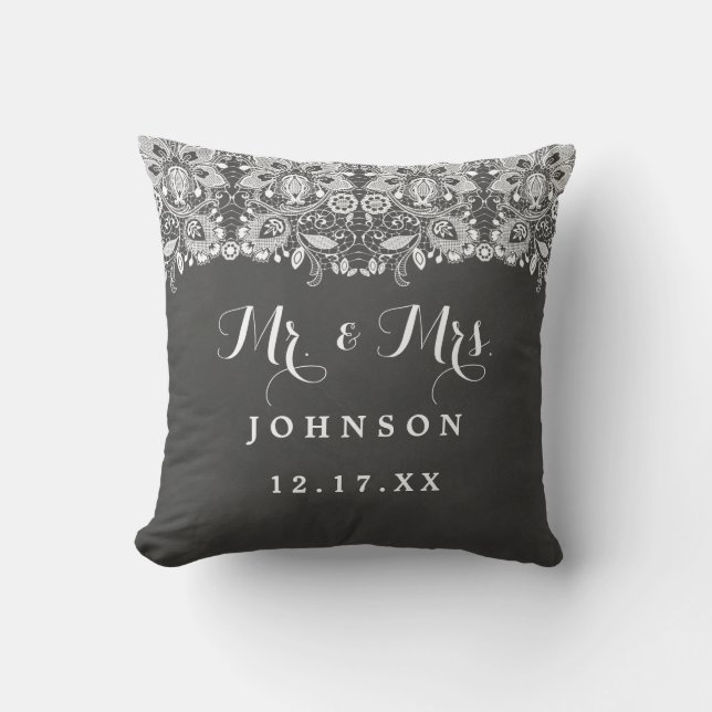 Almohada de boda Sr. y Sra. con encaje de pizarra (Anverso)