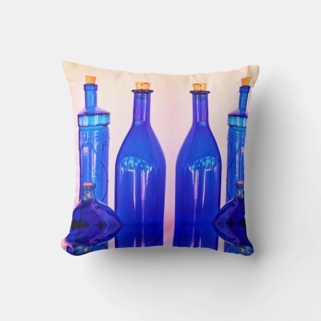 Almohada de botellas azules con corcho de diferent (Anverso)