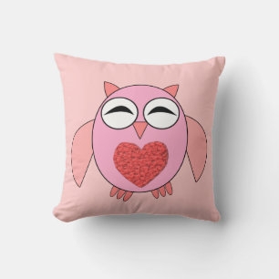 Almohada de búho con corazón de amor rosa