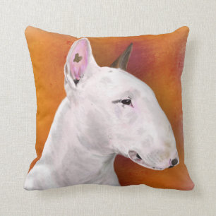Almohada de bull terrier en fondo anaranjado