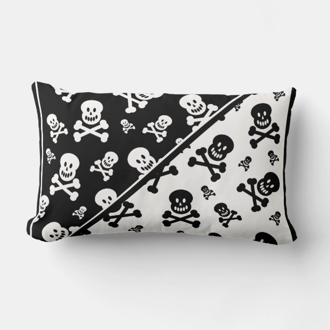 Almohada de calaveras blancas y negras (Anverso)