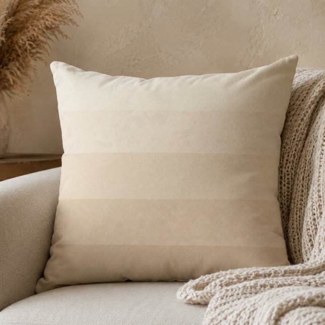 Almohada de Capas de Arena Suave (Soft sand layers for warm neutral spaces and relaxed modern living)