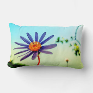 Almohada de cojín de flor de margarita azul feliz