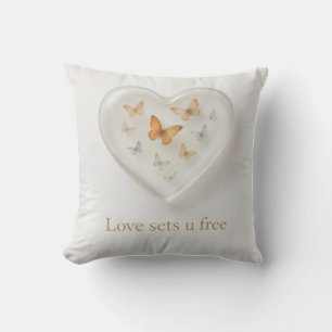 Almohada de corazón de mariposa que te libera el a