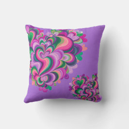 Almohada de corazón estratificado de colores para
