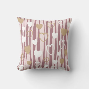 Almohada de corazones dibujados a mano y rayas org