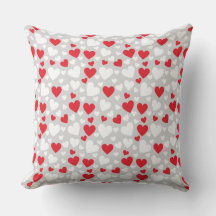 Almohada de corazones rojos y blancos