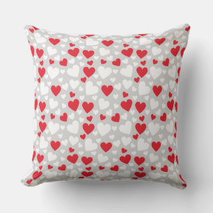Almohada de corazones rojos y blancos