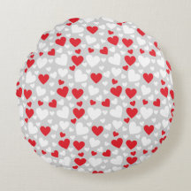 Almohada de corazones rojos y blancos