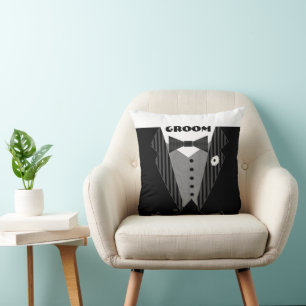 Almohada de corbata negra del esmoquin del novio