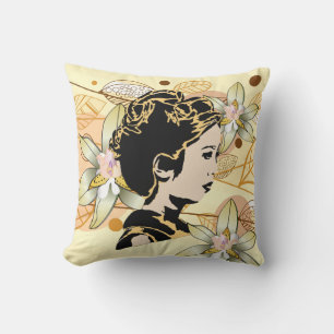 Almohada de Dama Asiática y Hojas de Otoño