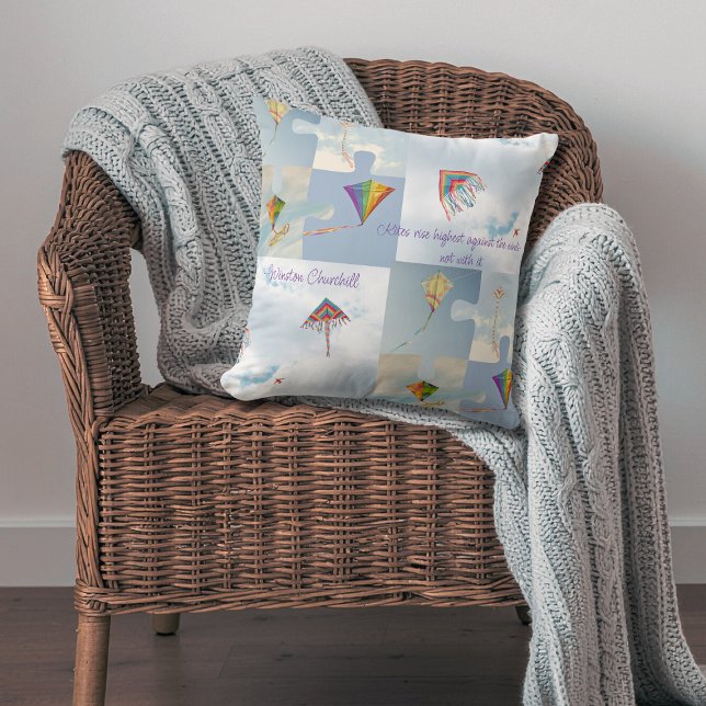 Almohada de Delaware Kites con cita inspiradora  (The coastal state of Delaware is a great place to fly kites. Bring this fun accessory to your home! )